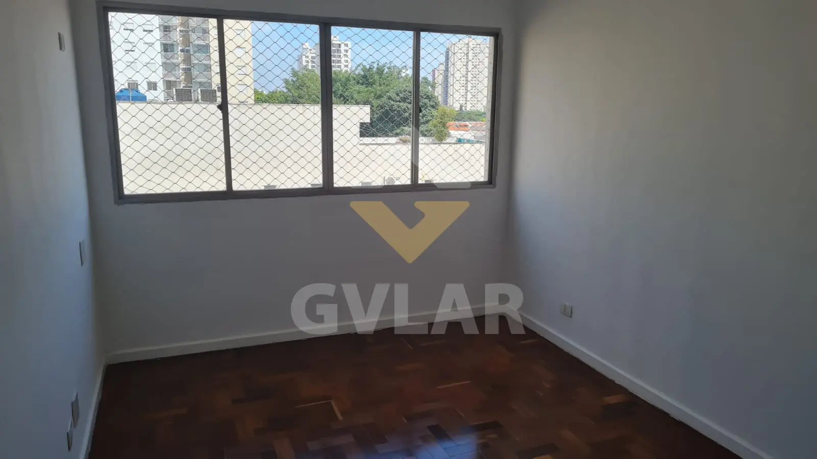 AMPLO APARTAMENTO A VENDA NA MOOCA.